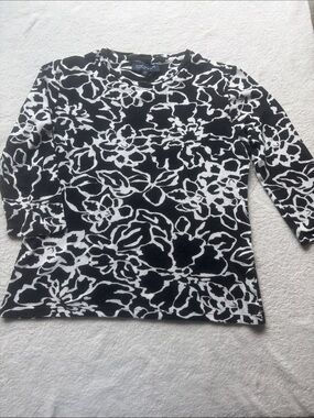 Jones New York Black & White Floral Crewneck Long Sleeve Top